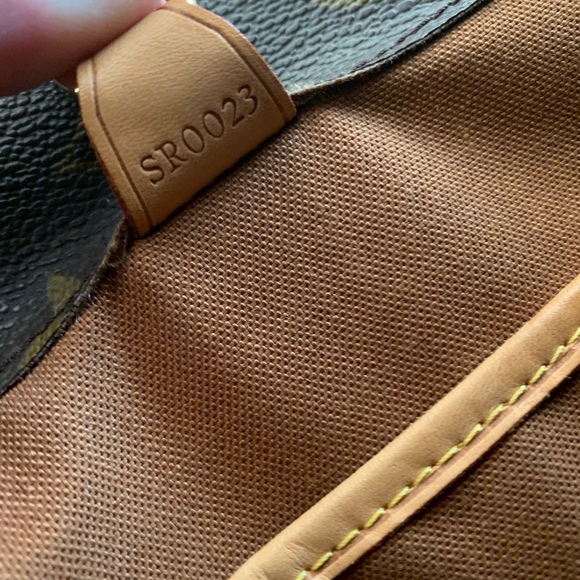 Louis Vuitton Purse - Picture 6 of 7